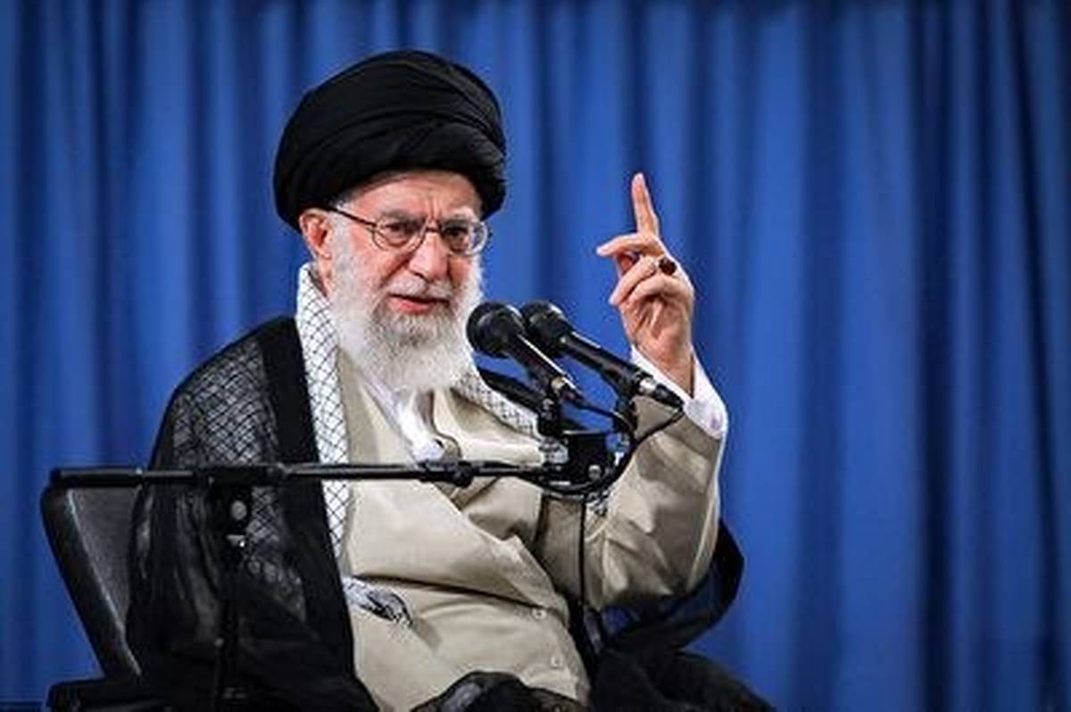 حضرت آیت الله خامنهای: نباید کسانی را که حجاب ضعیف دارند، متهم کرد